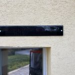 Adaptation d’un axe motorisé solaire Somfy RS100 io Solar sur un volet roulant manuel à Colmar proche d’Ammerschwihr.