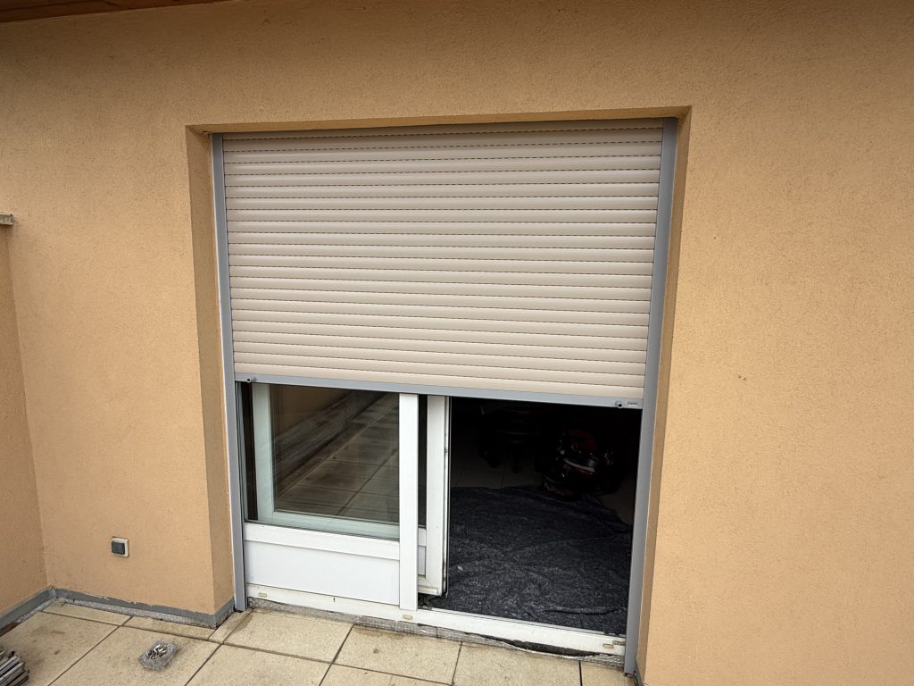 Remplacement d’un volet roulant traditionnel électrique à Pfaffenheim près de Hattstatt.