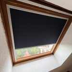 Pose d’un store occultant pour Velux à Hattstatt près de Gueberschwihr.