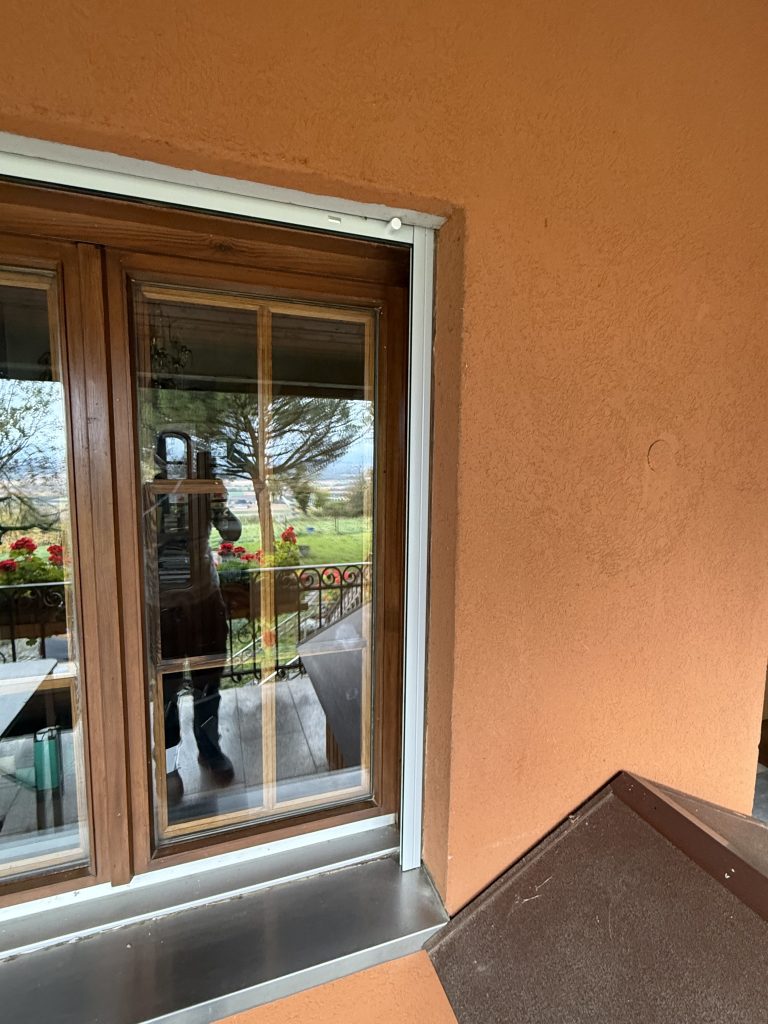 Remplacement d’un volet roulant manuel à manoeuvre treuil à Gueberschwihr près de Rouffach.