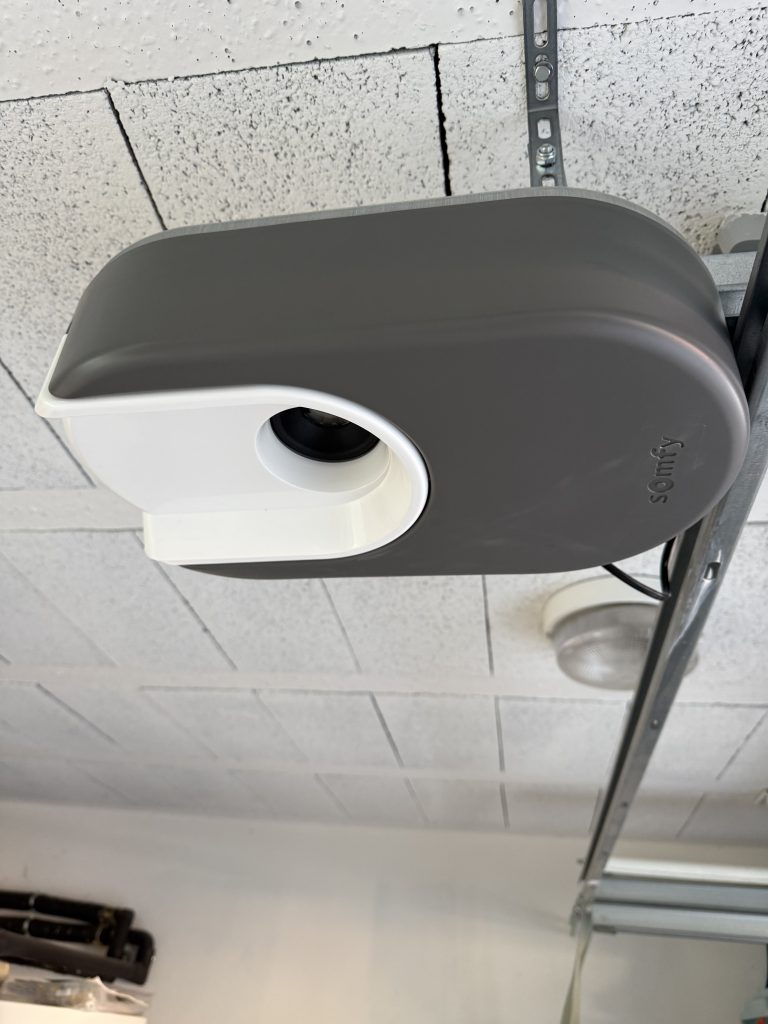 Remplacement d&rsquo;un moteur d&rsquo;une porte de garage sectionnelle à Colmar près de Sundhoffen.