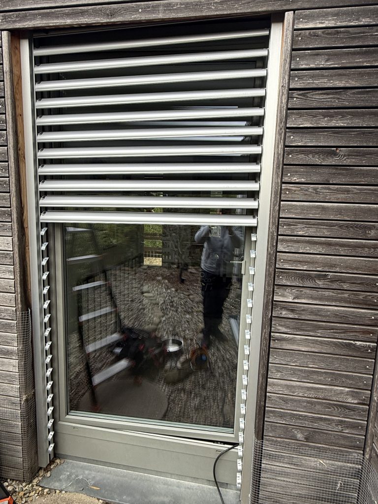 Remplacement d’une paire de coulisse d’un BSO de marque Schenker modèle GM200 à Walbach à côté de Munster.