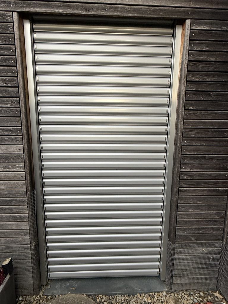 Remplacement d’une paire de coulisse d’un BSO de marque Schenker modèle GM200 à Walbach à côté de Munster. Remplacement d’une paire de coulisse d’un BSO de marque Schenker modèle GM200 à Walbach à côté de Munster.