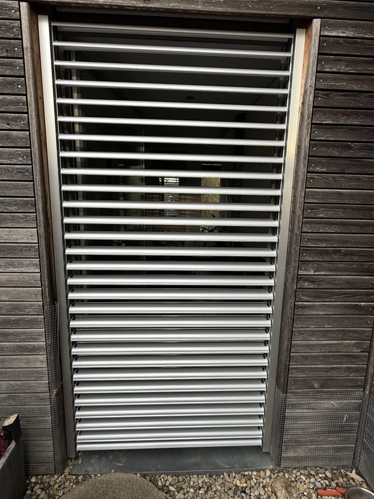 Remplacement d’une paire de coulisse d’un BSO de marque Schenker modèle GM200 à Walbach à côté de Munster. Remplacement d’une paire de coulisse d’un BSO de marque Schenker modèle GM200 à Walbach à côté de Munster.