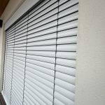 Pose d&rsquo;un BSO en aluminium à manoeuvre électrique filaire de marque ROMA à Colmar près de Wettolsheim.