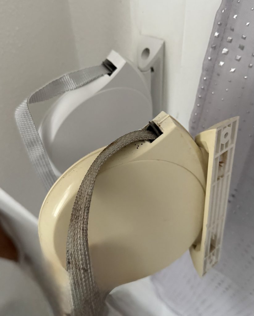 Remplacement poulie et enrouleur à sangle de volet roulant à Kaysersberg près d’Ammerschwihr. Remplacement poulie et enrouleur à sangle de volet roulant à Kaysersberg près d’Ammerschwihr.