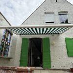 Pose d&rsquo;un store banne coffre intégral électrique à commande radio à Colmar près de Wettolsheim.
